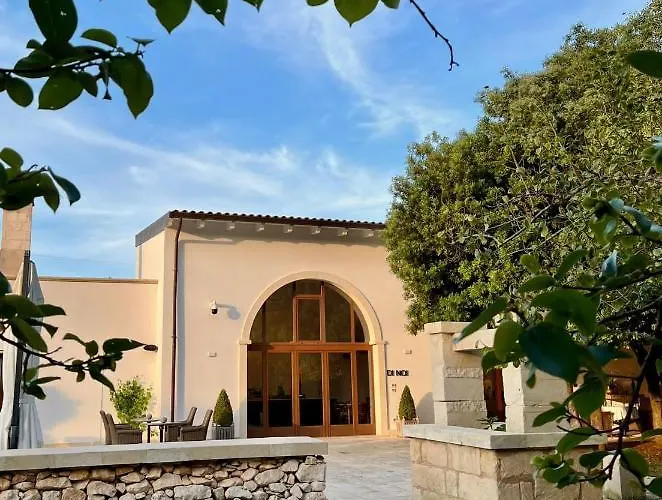 לינה וארוחת בוקר Di Noi 4*